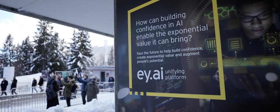 Une publicité vantant les mérites de l'IA affichée au Forum économique mondial de Davos. [Keystone/AP Photo - Markus Schreiber]