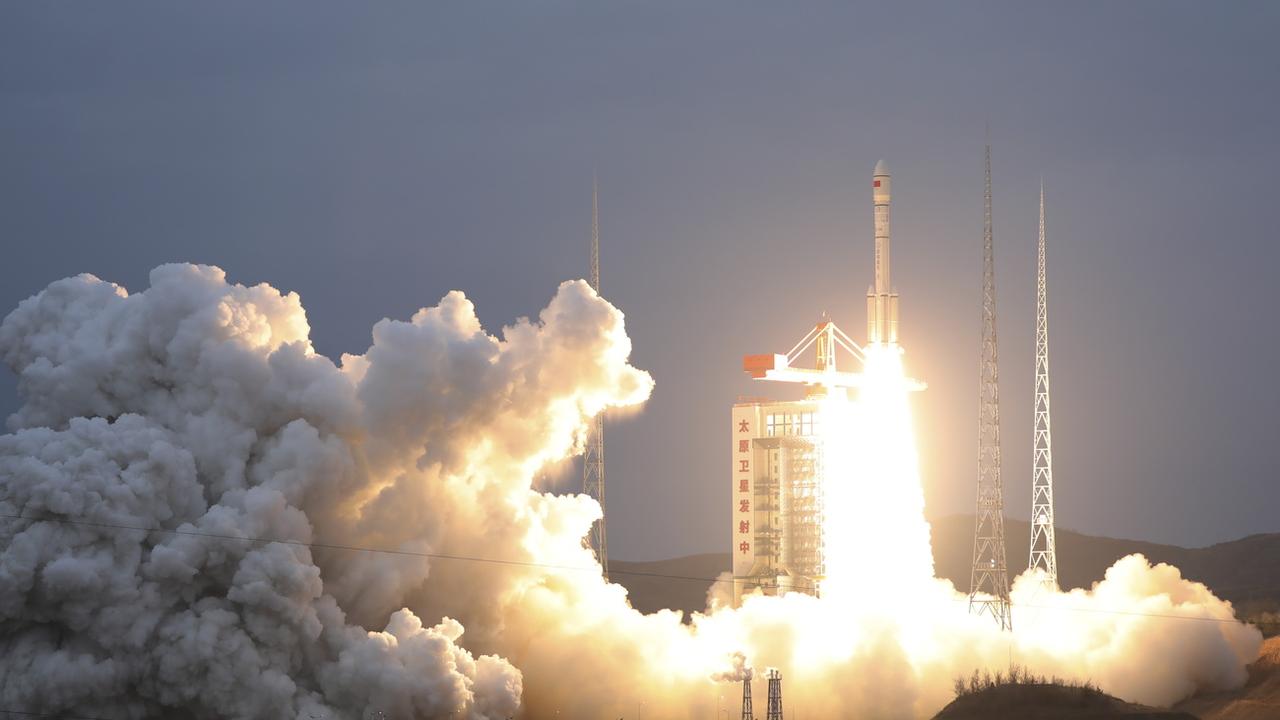 Une version modifiée d'une fusée Longue Marche-6 transportant le satellite Yunhai-3 02 décolle du Centre de lancement de satellites de Taiyuan, dans la province du Shanxi, le 27 mars 2024. [Keystone - EPA/XINHUA / ZHENG BIN]
