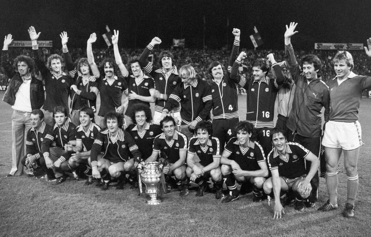 Le grand Servette de 1979, au retour de sa victoire en Coupe de Suisse. [KEYSTONE - STR]