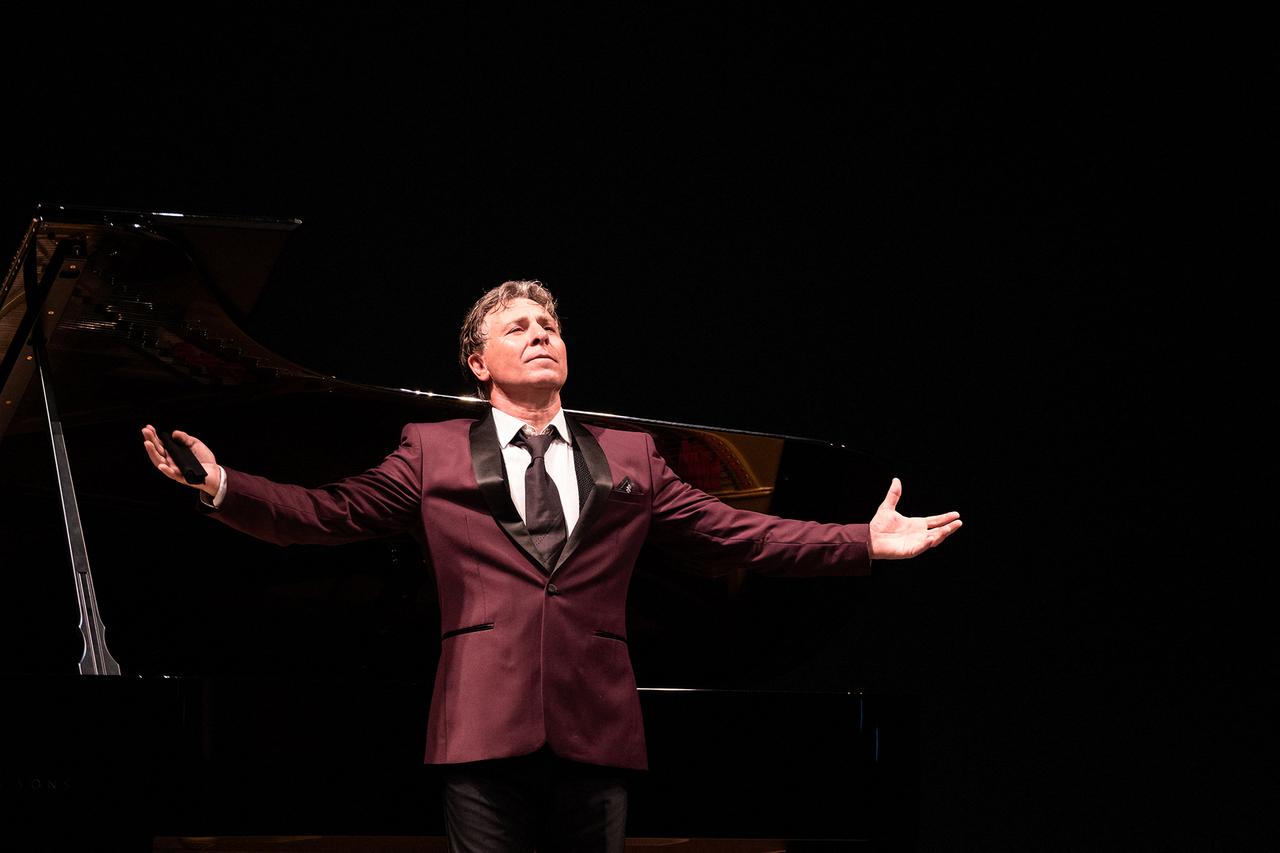 Le ténor franco-sicilien Roberto Alagna. [Hans Lucas via AFP - ADRIEN NOWAK]