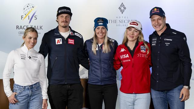 La FIS doit faire face à la pression des stars du ski (Lara Gut-Behrami, Manuel Feller, Cornelia Huetter, Mikaela Shiffrin, Marco Odermatt de gauche à droite). [KEYSTONE - JEAN-CHRISTOPHE BOTT]