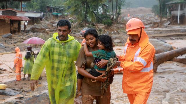 Des glissements de terrain en Inde ont fait des dizaines de morts et probablement ensevli des centaines de personnes. [Reuters/Stringers]