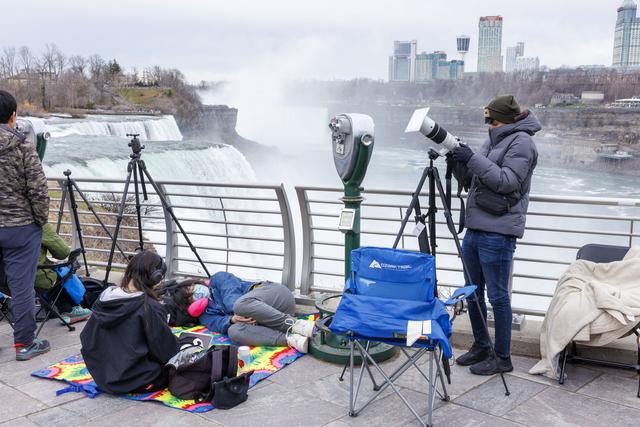 Parmi les endroits emblématiques où l'éclipse sera visible se trouvent les chutes du Niagara. [KEYSTONE - SARAH YENESEL]