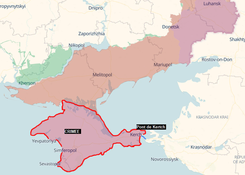 La péninsule de Crimée, entourée en rouge, et à l'est, le pont de Kertch, qui la relie à la Russie continentale. [https://deepstatemap.live - RTSinfo]