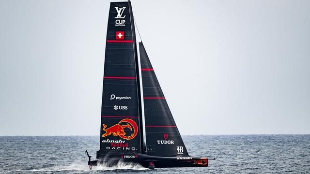 Alinghi est enfin parvenu à remporter une régate à Barcelone. [KEYSTONE - JEAN-CHRISTOPHE BOTT]