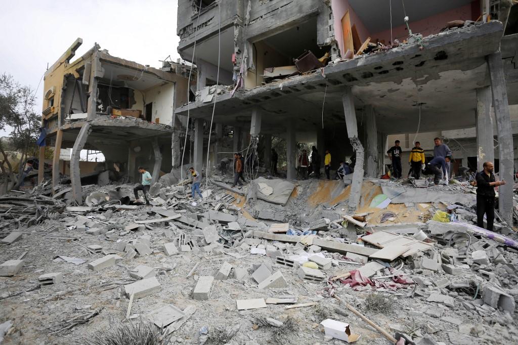 Les raids israéliens ont notamment touché Deir al-Balah. [Anadolu via AFP - ASHRAF AMRA]