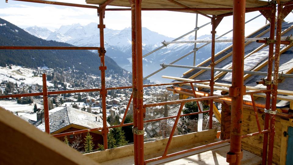 Le prix des propriétés alpines au sommet en début d'année. [KEYSTONE - DENIS EMERY]