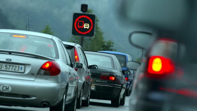 Le tunnel du Gothard est connu pour ses bouchons. [Keystone - Urs Flueeler]