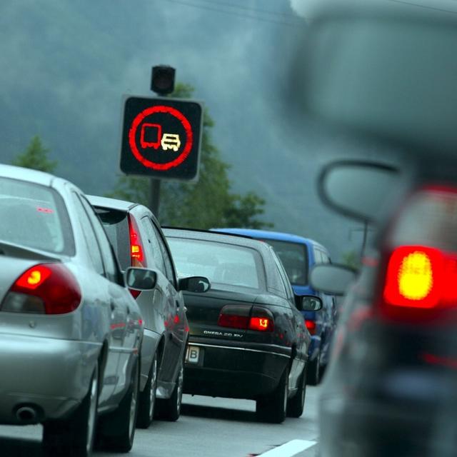 Le tunnel du Gothard est connu pour ses bouchons. [Keystone - Urs Flueeler]