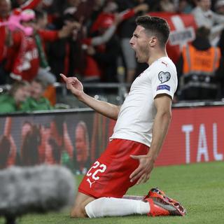 Fabian Schär (32 ans) a annoncé prendre sa retraite internationale. Le défenseur de Newcastle a été sélectionné 86 fois en équipe de Suisse et inscrit 8 buts. [Peter Morrison]