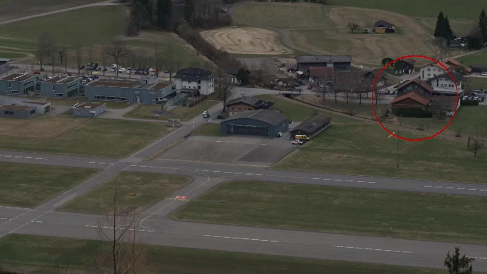 La base aérienne militaire de Meiringen, que jouxte l'hôtel Rössli. [RTS]