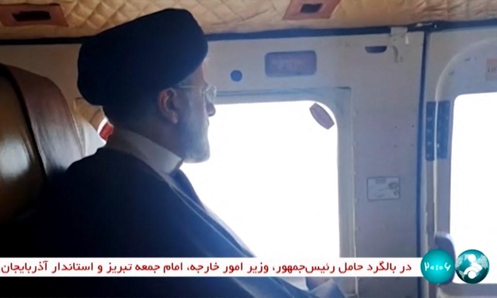 Une image du président iranien à bord de son hélicoptère. [AFP - HO/IRNN]