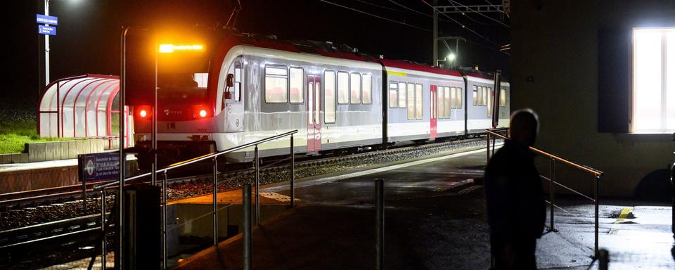 Le train a été immobilisé à Essert-sous-Champvent. [Keystone - Laurent Gillieron]