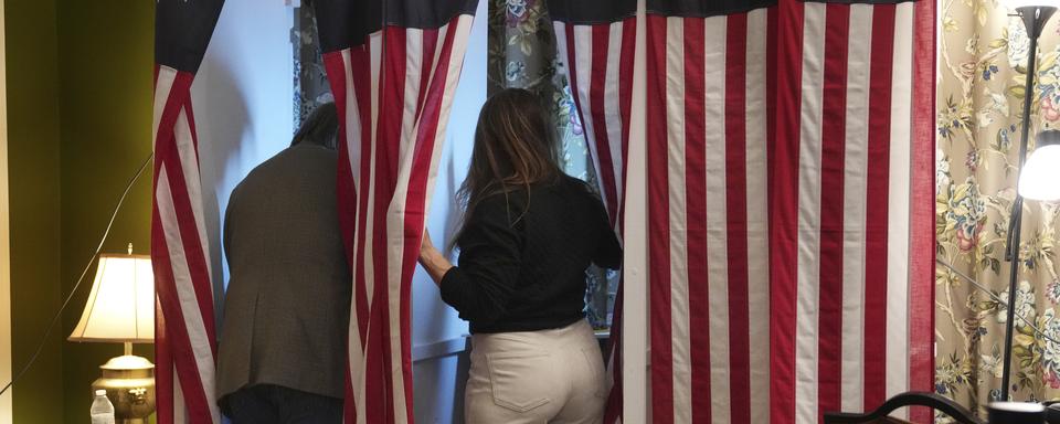 Jour de votation aux Etats-Unis, le 5 novembre 2024. [Keystone - AP Photo/Charles Krupa]