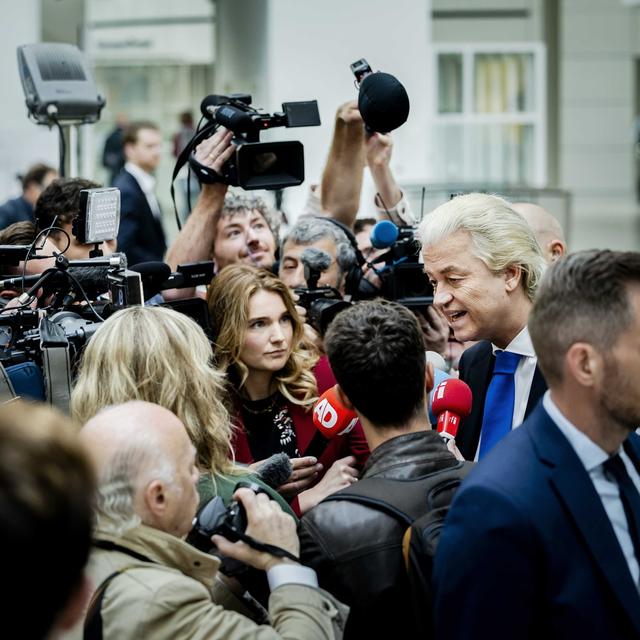 Le leader du PVV Geert Wilders, après avoir voté à La Haye. [Keystone - Remko de Waal]