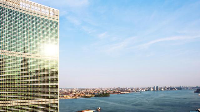 Le bâtiment des Nations Unies à Manhattan [Depositphotos 18446315 L - Pio3]