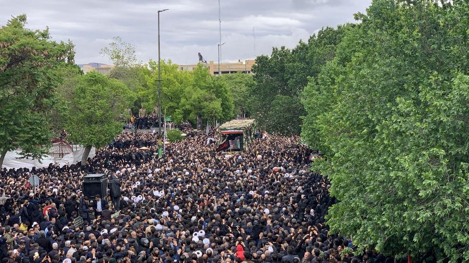 Une foule s'est rassemblée à Tabriz en hommage au président iranien Ebrahim Raïssi. [Anadolu via AFP - FATEMEH BAHRAMI]