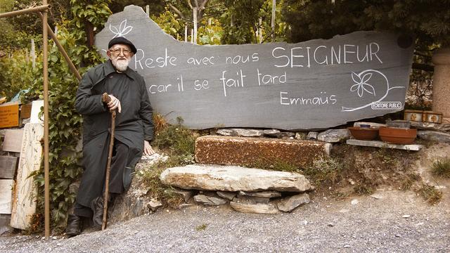 La Fédération Emmaüs Suisse se distancie de l'abbé Pierre. [KEYSTONE - FABRICE COFFRINI]