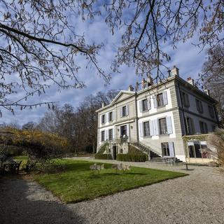 Une vue d'ensemble de la villa du bédéiste ZEP, qui va être achetée par le canton de Genève. [KEYSTONE - Martial Trezzini]