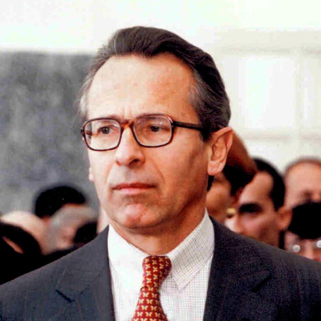 Claude Erignac, haut-fonctionnaire français et préfet de Corse, a été assassiné à Ajaccio dans le cadre de tensions pro-indépendantistes de l'île corse en 1998. [Keystone/AP Photo - File]