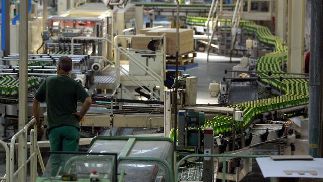 La production des bouteilles de Perrier de 1 litre serait menacée. [Reuters - Georges Bartoli]