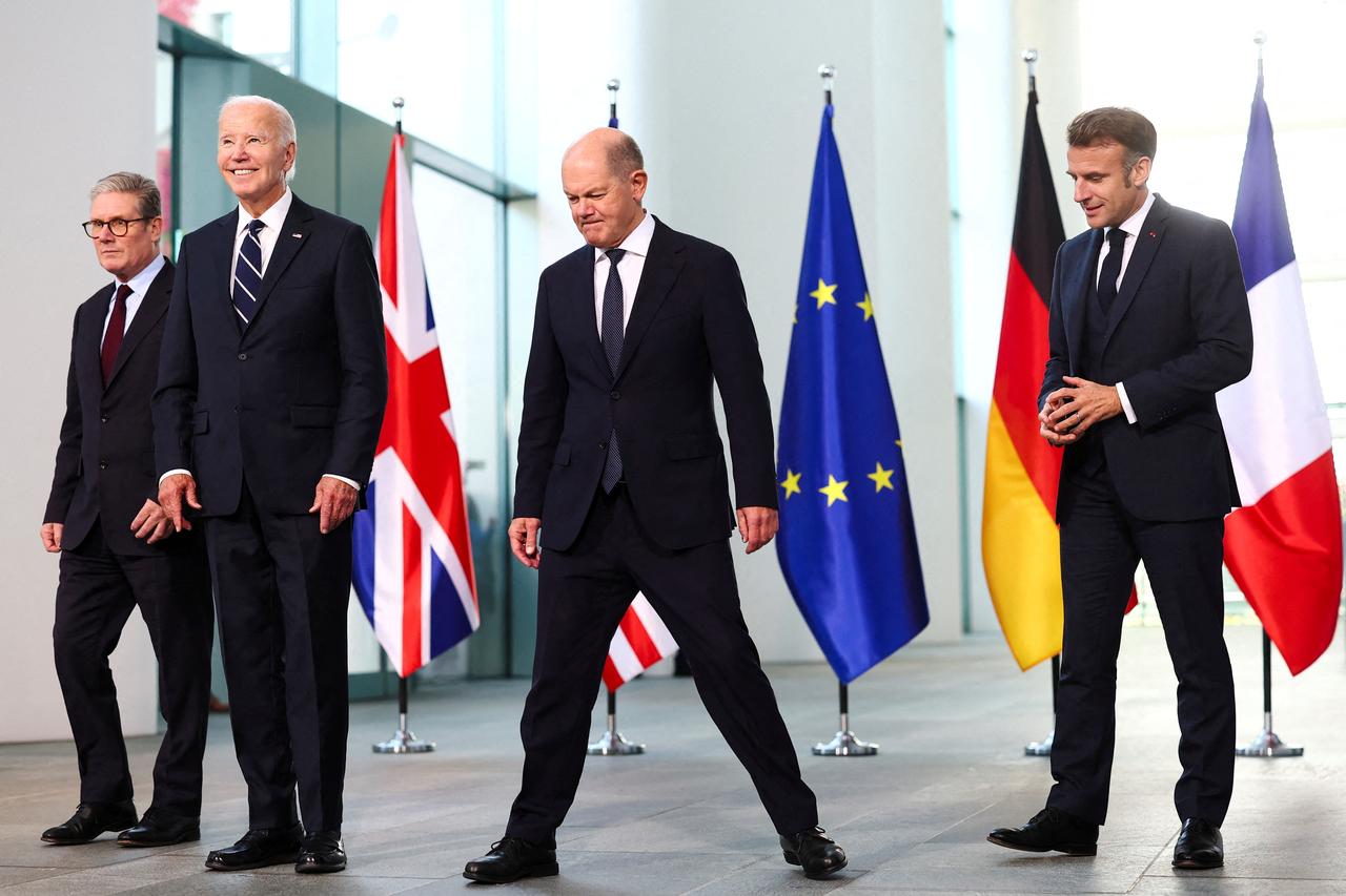 Le Premier ministre britannique Keir Starmer (à gauche), le président des Etats-Unis Joe Biden, le chancelier allemand Olaf Scholz et le président français Emmanuel Macron, à Berlin, le 18 octobre 2024. [REUTERS - Lisi Niesner]