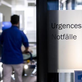 Le contre-projet sur l’ouverture 24h sur 24h des urgences à Fribourg a été accepté. [Keystone - Jean-Christophe Bott]