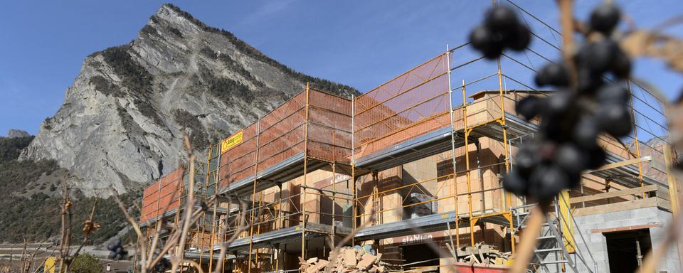 Un chantier de construction d'une maison en Valais. [Keystone - Laurent Gilliéron]