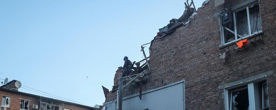 Les dégâts provoqués par une attaque de missile russe sur Kharkiv. [Reuters - Vyacheslav Madiyevskyy]