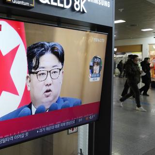 Le dictateur nord-coréen Kim Jong Un a annoncé la dissolution des organisations gouvernementales visant à la "réconciliation" ou la "coopération" avec la Corée du Sud. [Keystone/Ap Photo - Ahn Young-joon]
