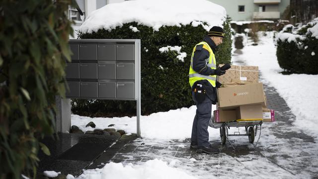 Toujours plus de colis sont volés en Suisse romande. [KEYSTONE - MICHAEL BUHOLZER]