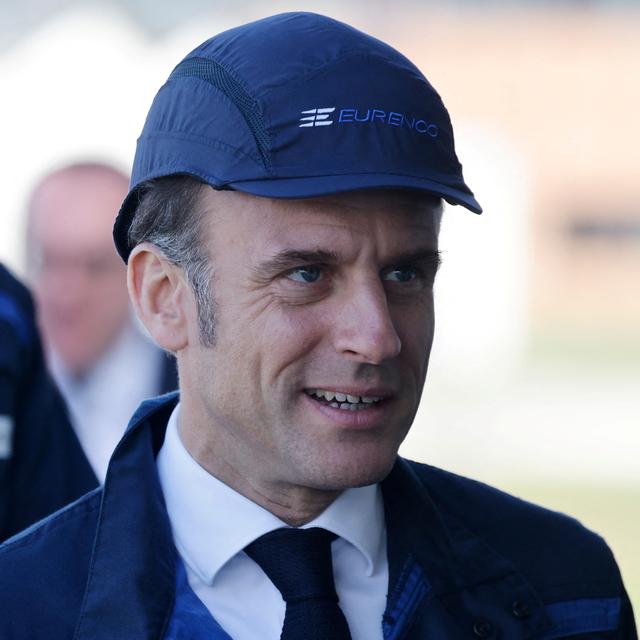 Le président français Emmanuel Macron était en Dordogne (sud-ouest de la France) pour visiter une usine de poudre d'artillerie. [Reuters - Ludovic Marin]