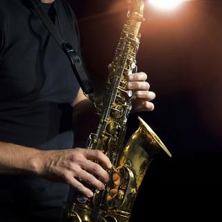 Un saxophoniste. [Depositphotos - stocksnapper]