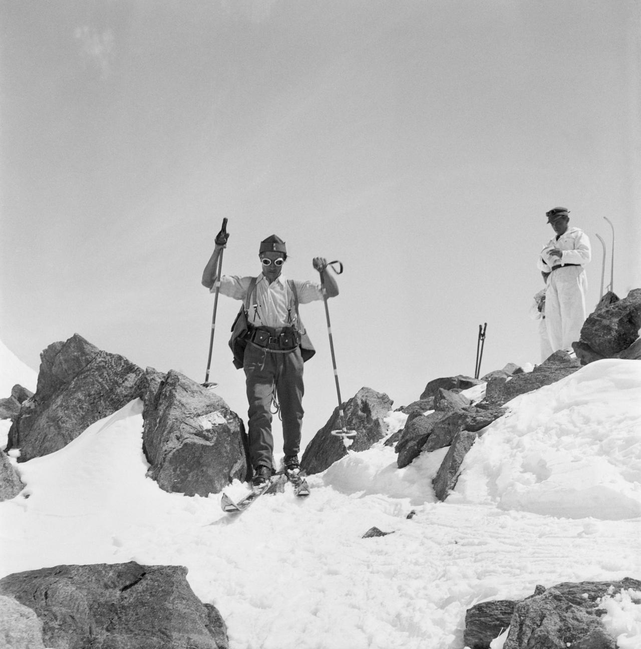 La 2e édition de la course de la Patrouille des Glaciers en 1944. [KEYSTONE - KN., PR.]