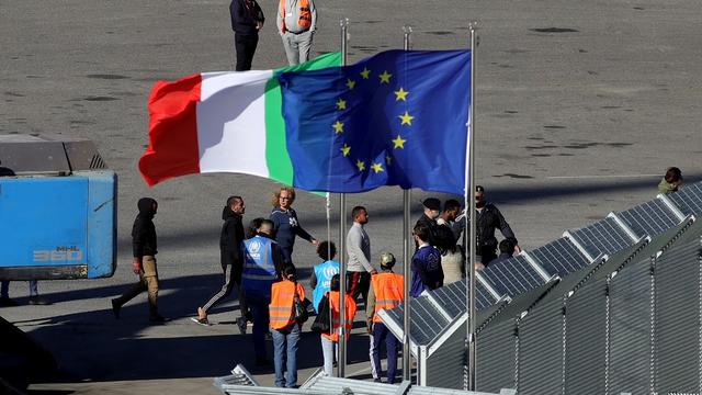 Un premier groupe de migrants renvoyés d'Italie est arrivé en Albanie. [AFP - ADNAN BECI]