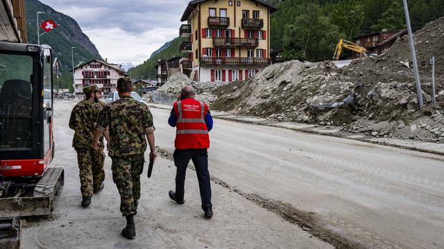 Le financement de l'armée lié aux risques climatiques divise à Berne. [Keystone - Jean-Christophe Bott]