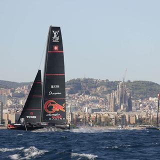 Alinghi a obtenu un sursis dans sa demi-finale contre Britannia. [Keystone - EPA/Toni Albir]