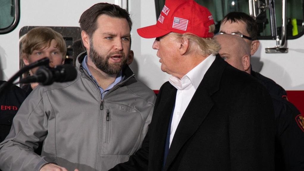 Donald Trump annonce choisir le sénateur J.D. Vance comme vice-président. [AFP - Rebecca DROKE]