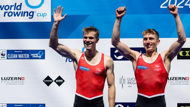 Jan Schaüble (à gauche) et Raphaël Ahumada célèbrent leur podium. [Philipp Schmidli - Keystone]