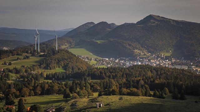 Le Grand Conseil vaudois a accepté la construction d'un tunnel et une importante rénovation de la route cantonale qui mène à Sainte-Croix. [Keystone - Valentin Flauraud]