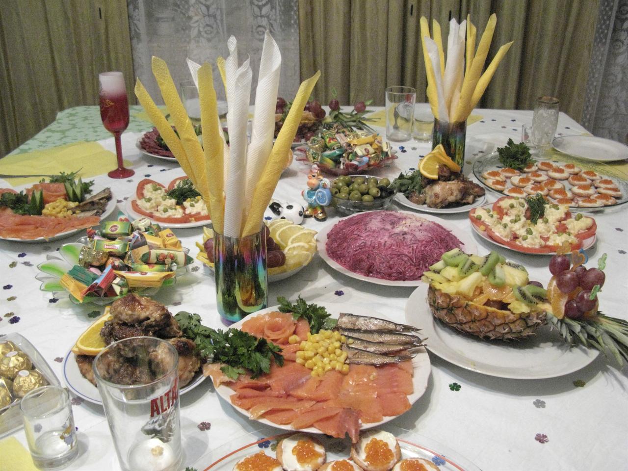 Une table russe à l'occasion des Fêtes. [Photononstop via AFP - EVE MORCRETTE]