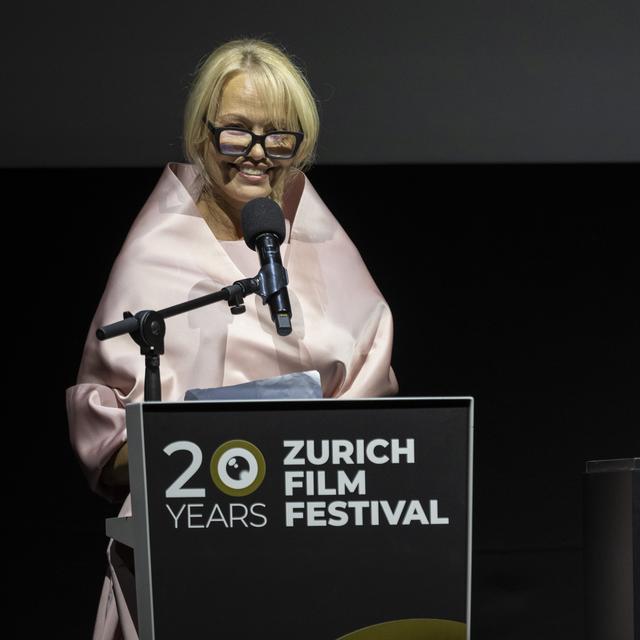 Pamela Anderson a reçu le "Golden Eye Award" vendredi soir au Zurich Film Festival. [KEYSTONE - ENNIO LEANZA]