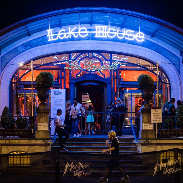 La Lake House, centre névralgique de la programmation gratuite du Montreux Jazz Festival. [FFJM2022 - Marc Ducrest]