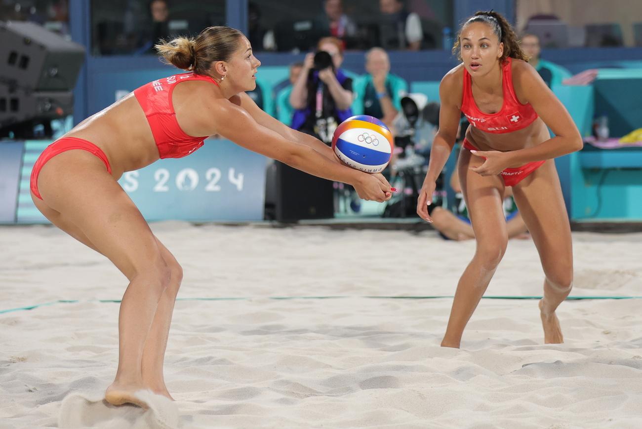 Zoe Vergé-Dépré (à droite) et Esmée Böbner n'obtiendront pas de médaille à Paris. [Keystone - Teresa Suarez]