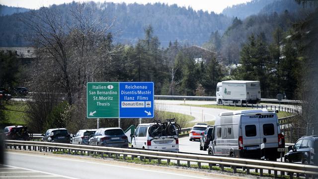 Les deux chaussées de l'A13 rouvriront mardi. [Keystone - Gian Ehrenzeller]