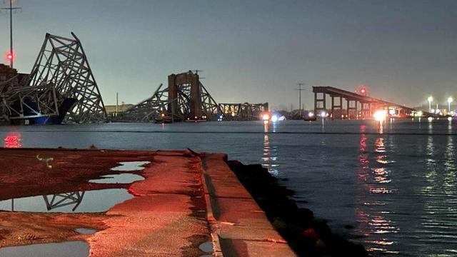 Un pont de Baltimore s'effondre après avoir été percuté par un navire. [REUTERS - Harford County MD Fire & EMS]