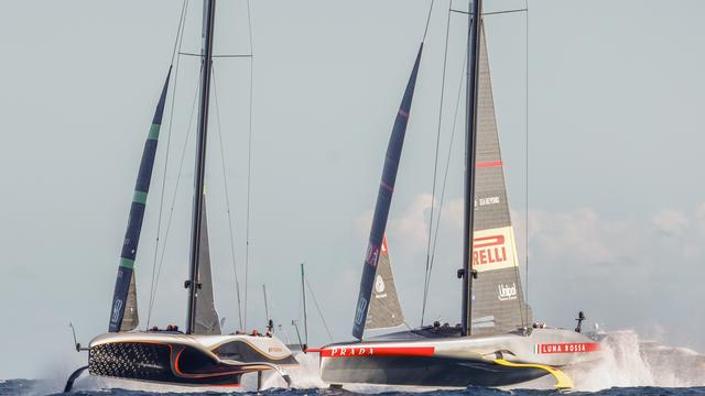 Luna Rossa et Britannia sont au coude-à-coude. [KEYSTONE - QUIQUE GARCIA]