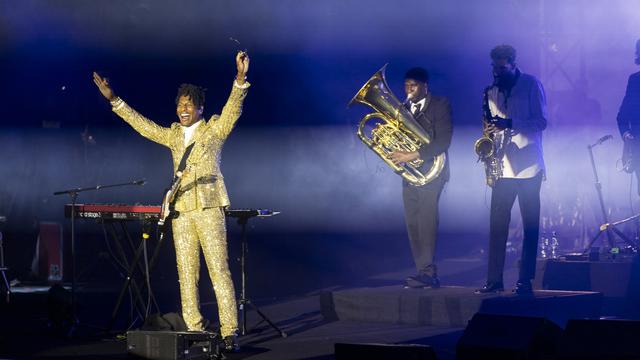 Le musicien américain Jon Batiste lors de son concert au Montreux Jazz Festival du 5 juillet 2024. [Keystone - Miriam Theus]