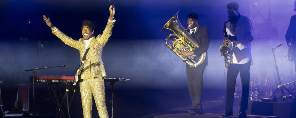 Le musicien américain Jon Batiste lors de son concert au Montreux Jazz Festival du 5 juillet 2024. [Keystone - Miriam Theus]