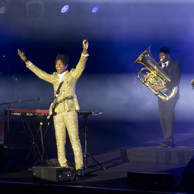 Le musicien américain Jon Batiste lors de son concert au Montreux Jazz Festival du 5 juillet 2024. [Keystone - Miriam Theus]